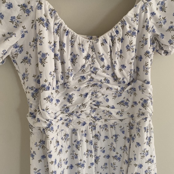 Hollister Spring Floral Dress - Picture 4 of 7